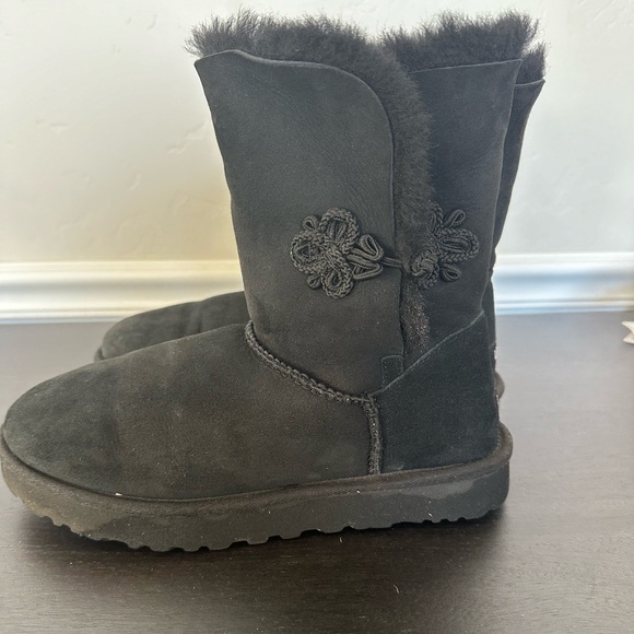 Ugg Bailey Crochet Button - Picture 6 of 8